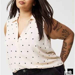 Torrid Sleeveless Cream Blouse with Black Pattern - size 2